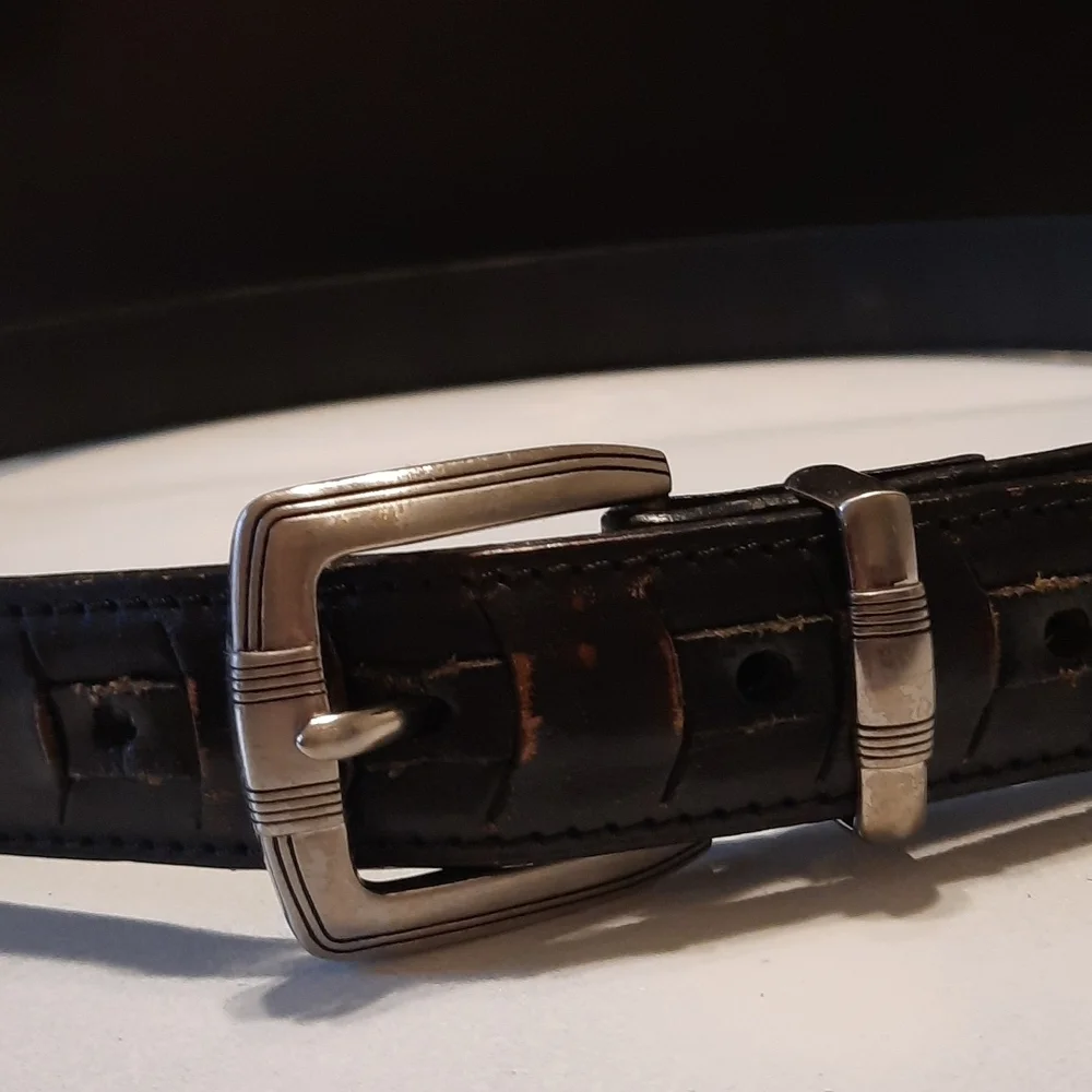 Black Vintage Leather belt sz 36 great pattern
